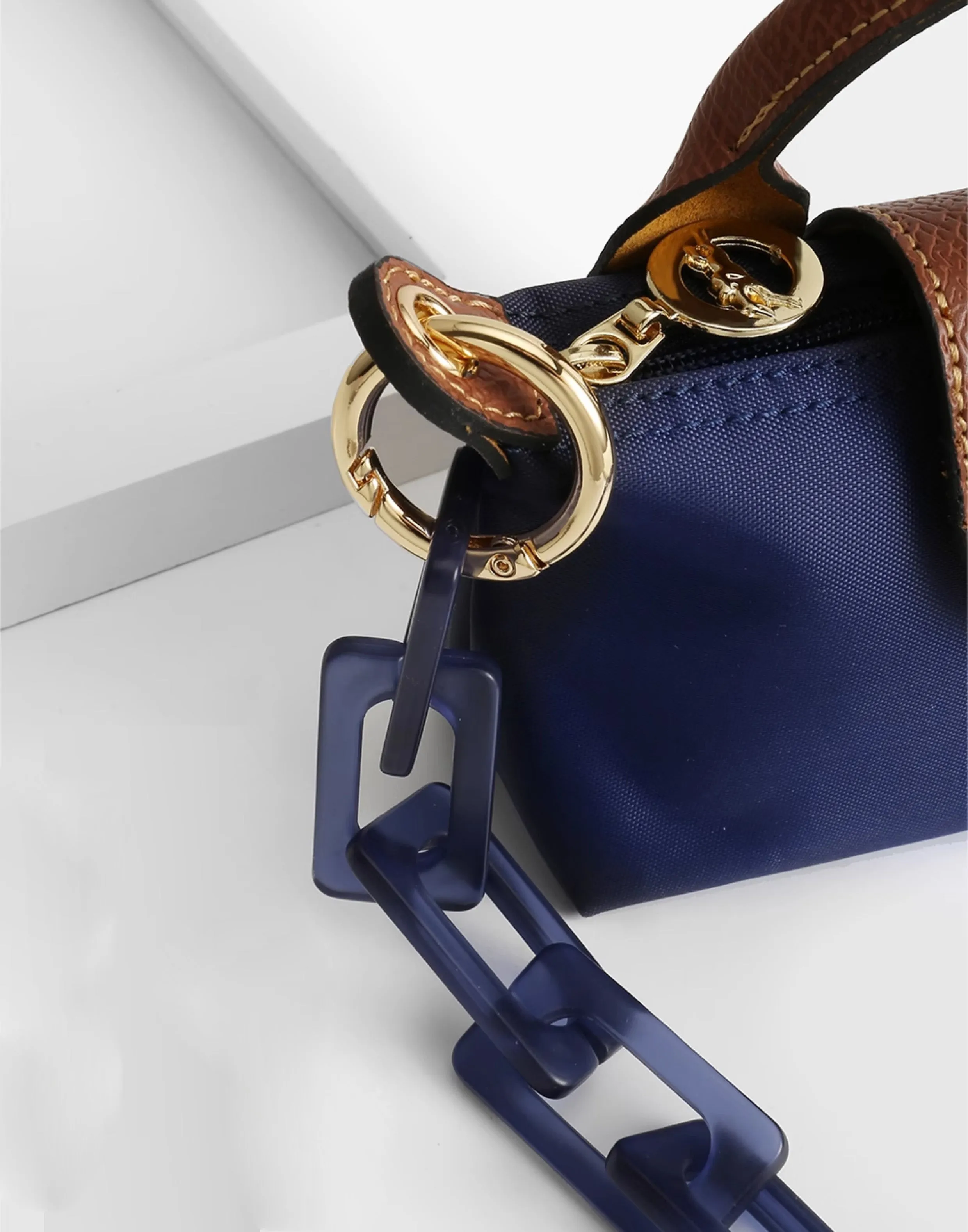 Bag transformation hand-held short chain accessories, resin handbag chain decoration strap