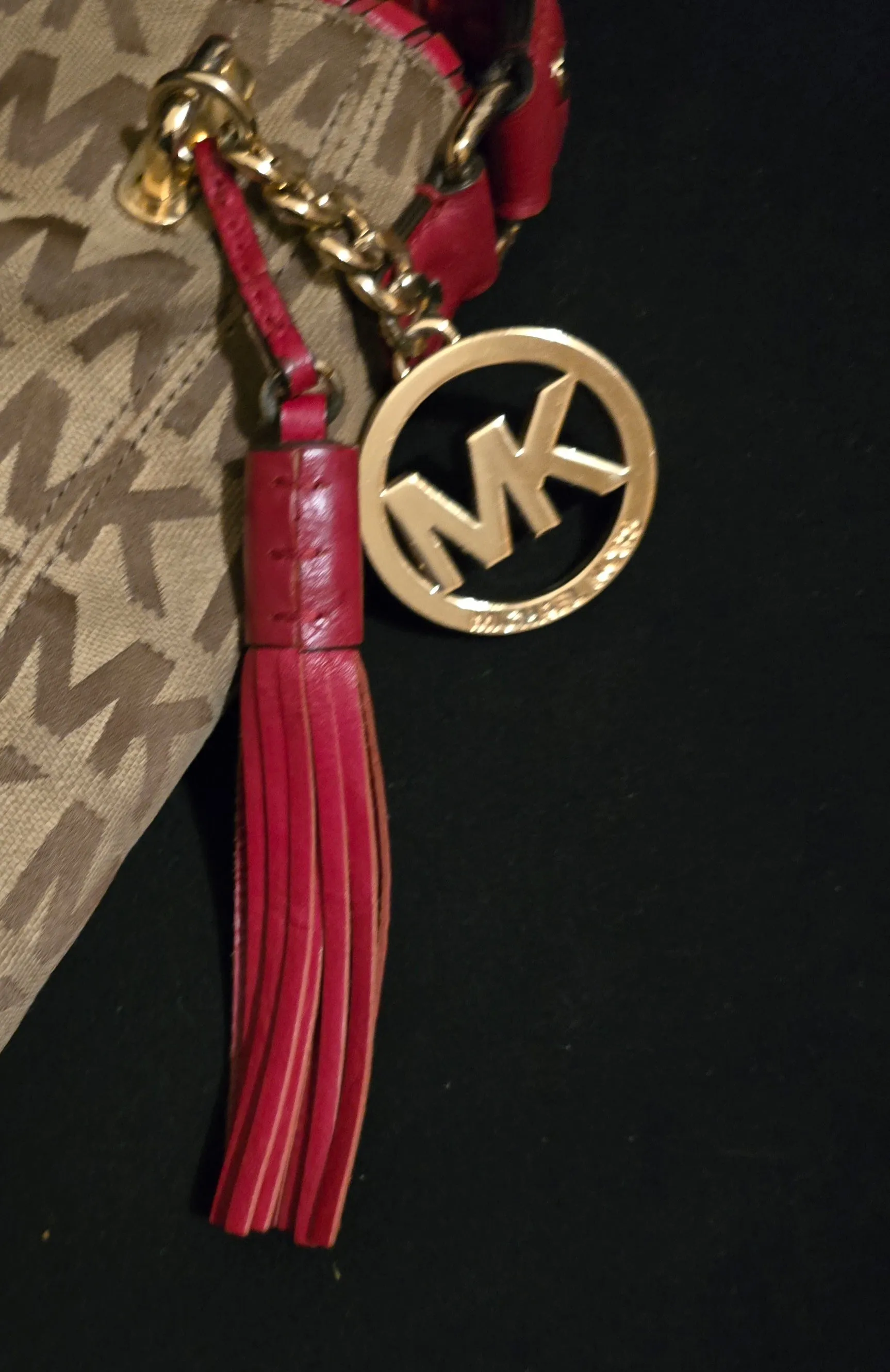 Michael Kors Signature Hobo Shoulderbag Whip Stitch Tassel with Match Wristlet